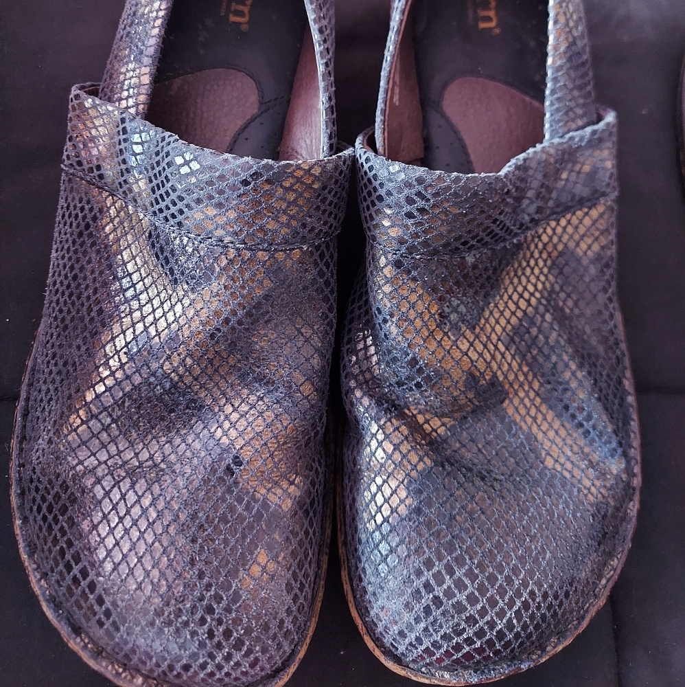 Born Shimmer Snakeskin Embossed Clog Size 10